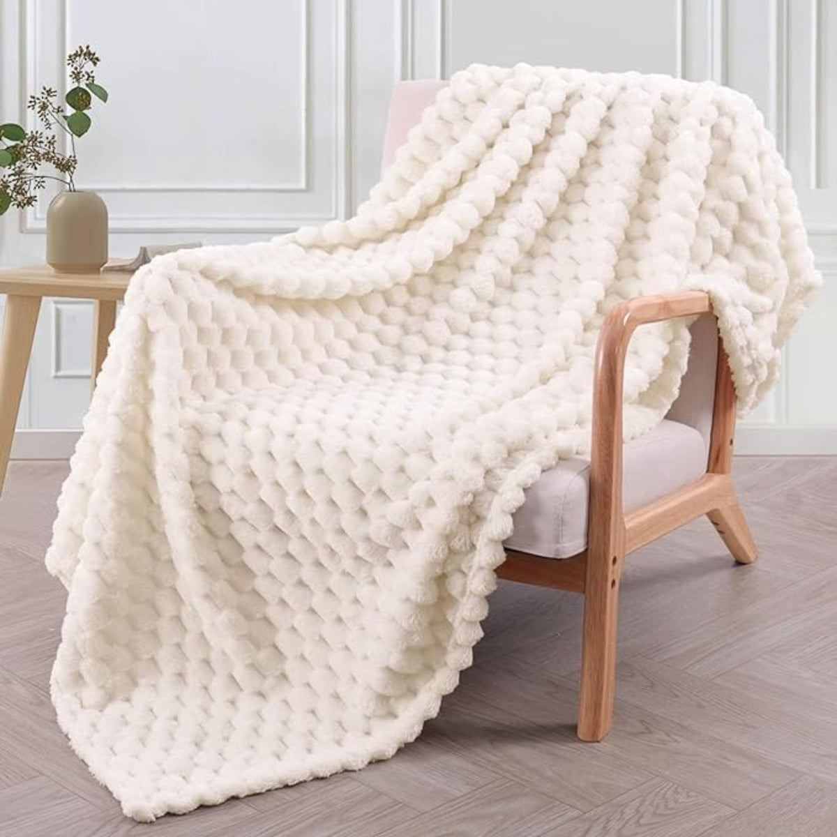 Modern Textured Fleece Throw Blanket With Bubble Design