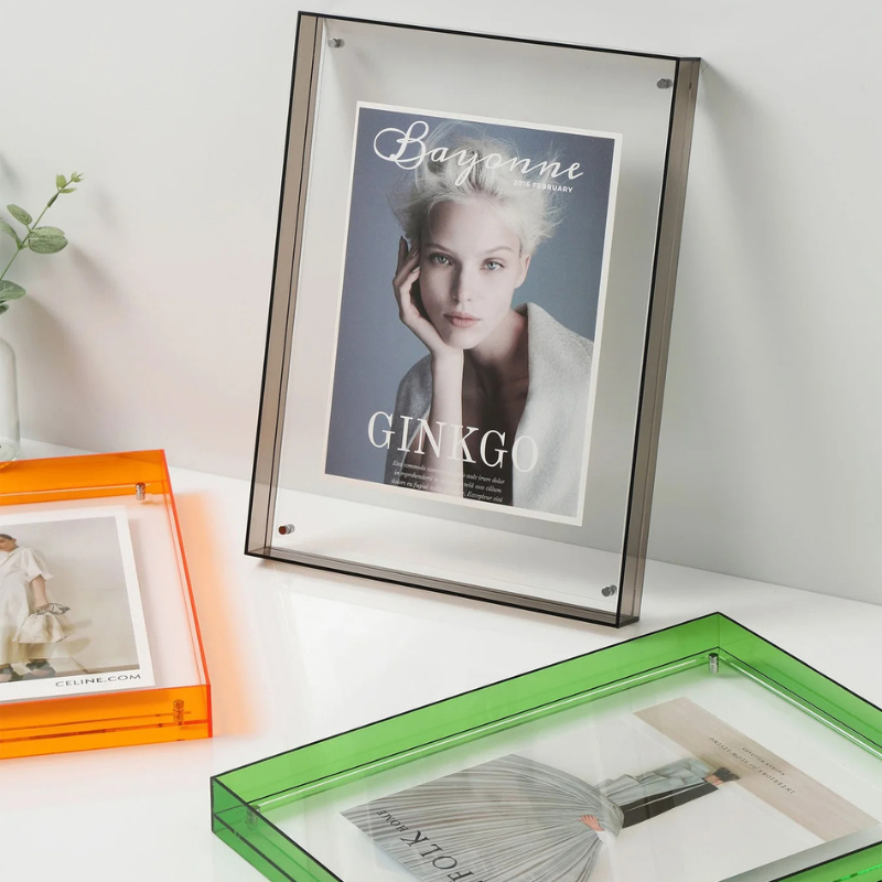 Minimalist Acrylic Photo Frame With Wall-Mounted Design